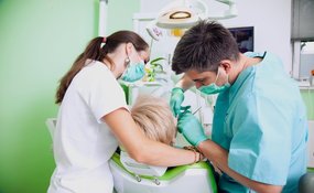 Stomatolog Daniel Baketić: Izvođenje zahvata dentalni implantati